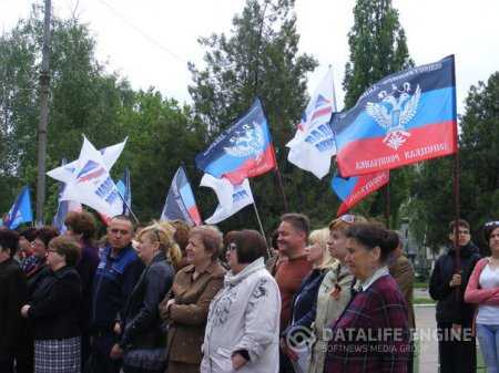 ТОРЕЗ ВСТРЕЧАЕТ ЗНАМЯ ПОБЕДЫ!