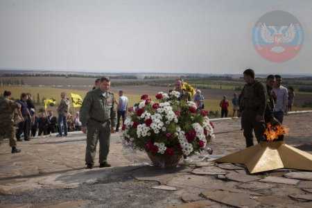 Глава ДНР Александр Захарченко посетил Мемориальный комплекс «Саур-Могила»