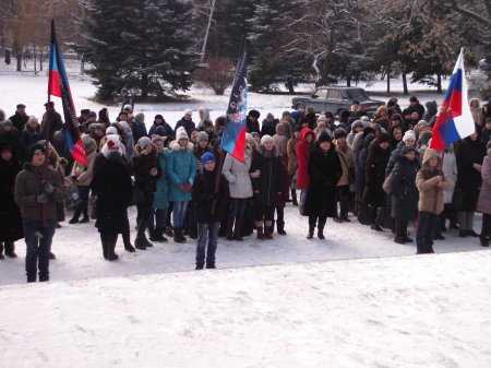 В Торезе прошел митинг, приуроченный ко Дню солидарности