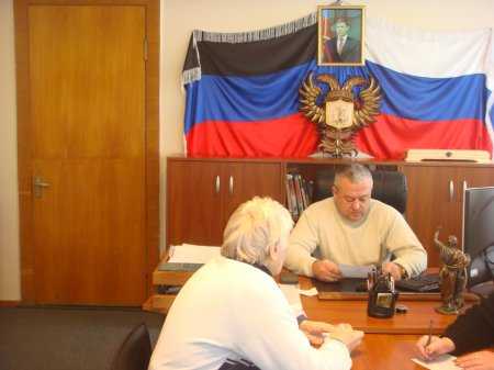 Личный прием граждан провел глава администрации города Тореза