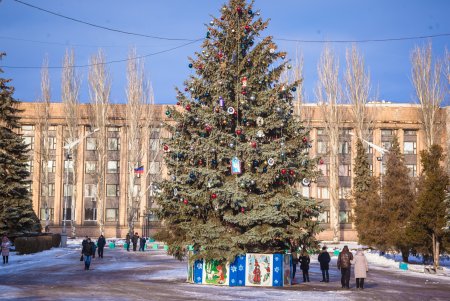 В Торезе состоялось торжественное открытие главной городской ёлки